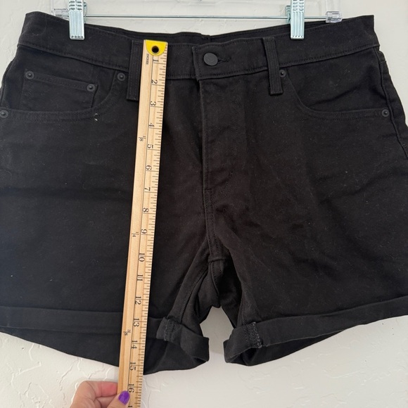 ✨ Levi’s Black Denim Mid Length Shorts Sz 32 NWOT - Picture 3 of 6